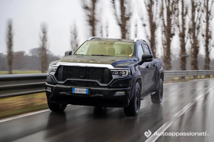 Foton Tunland V9__3/4&nbsp; anteriore dinamico