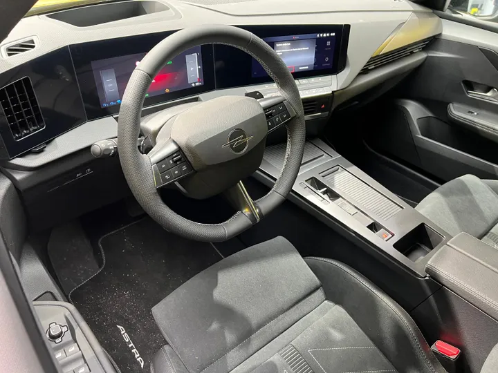Opel-Astra-2026 interni