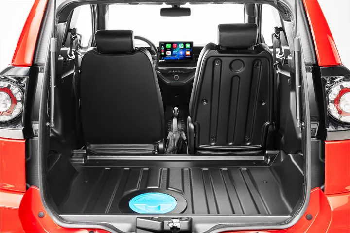 Toledo Red Revo Trunk Wide Shot_Seat Up