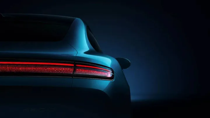 Z7-sedan-4-2048x1152