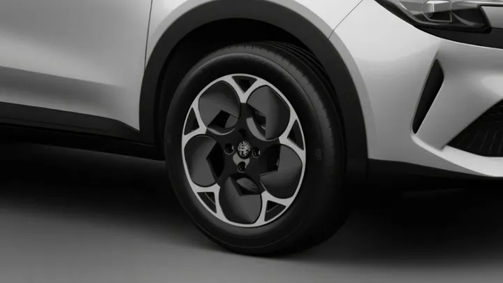 I cerchi dell'Alfa Romeo Junior Edizione Bianco per il mercato giapponese