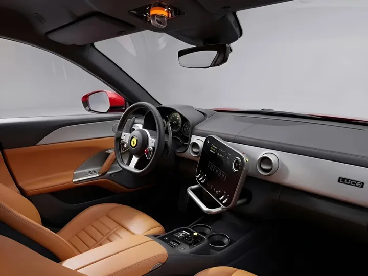 Interni della Ferrari Luce elettrica volante infotainment