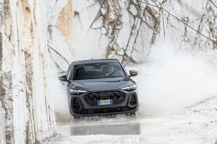 l'audi q5 sportback e-hybrid alle cave di carrara