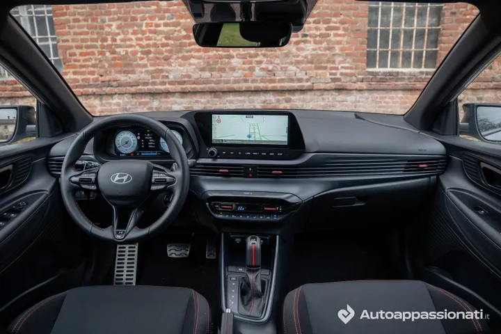 L'abitacolo della Hyundai i20 N Line Carbon