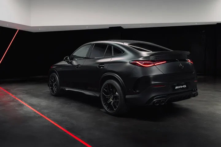 mercedes glc 53 amg coupé dalla vista posteriore