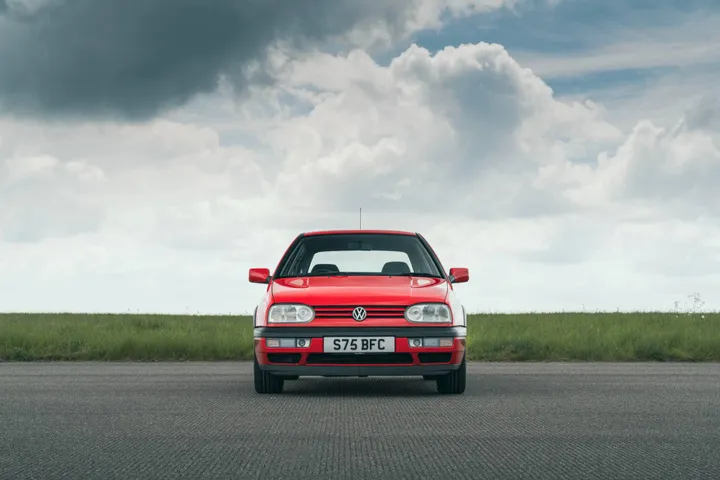 Volkswagen Golf GTI quarta serie di colore rosso