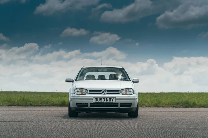 Volkswagen Golf GTI quarta serie di colore grigio