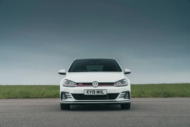 Volkswagen Golf GTI 7 serie di colore bianco