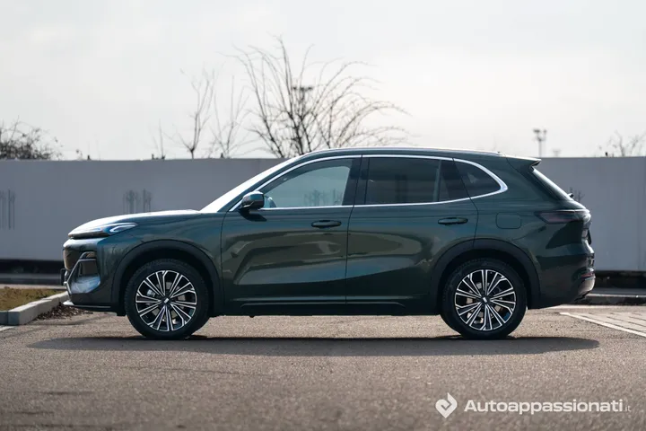 Geely Starray EM-i__side view