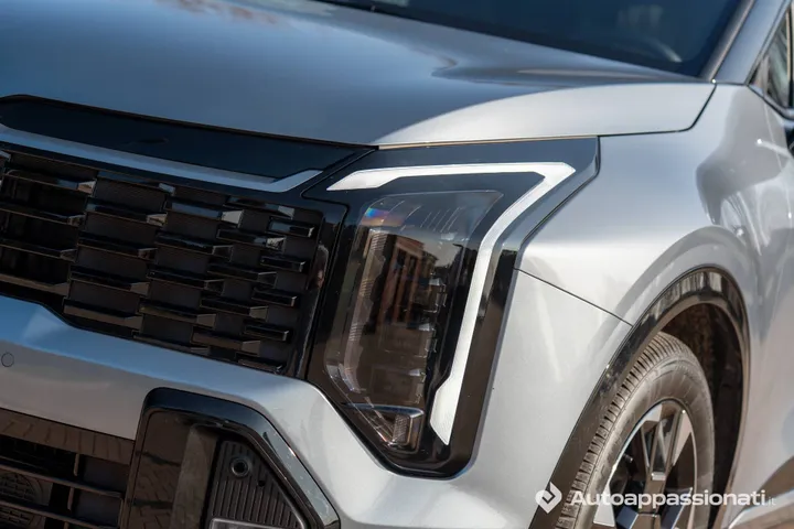 Kia Sportage 1.6 T-GDi HE__front headlight