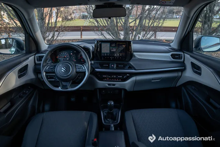 Suzuki-SWIFT-4x4-interni complessiva