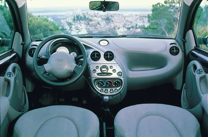 Gli interni della Ford Ka lanciata nel 1996