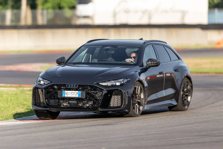 Audi-RS-5-pista-dinamica in curva