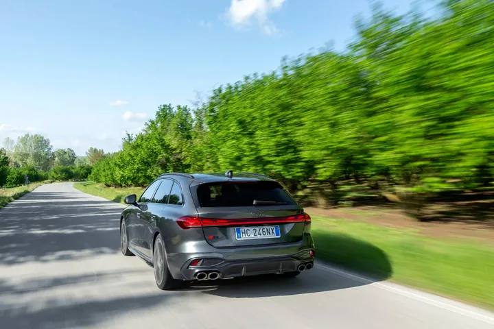 Audi S5 2026 dinamica posteriore