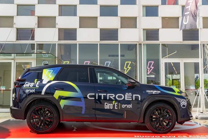 Citroen C5 Aircross Giro d'Italia laterale