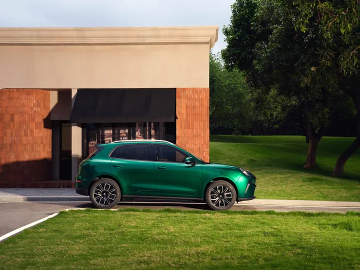 GWM ORA 5 laterale di colore verde