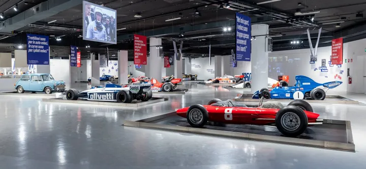 Alcune delle monoposto di F1 storiche esposte al Mauto per la mostra "I nemici del Drake"