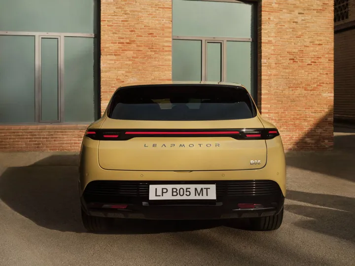 Leapmotor B05 posterioregiallo