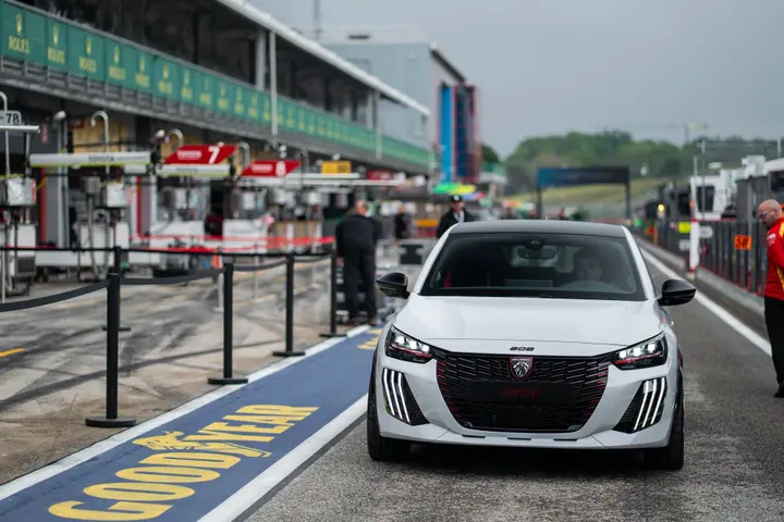 Peugeot 208 GTi Imola 2026 frontale
