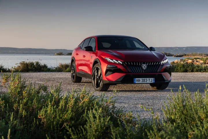 Peugeot 408 2026 PHEV 1