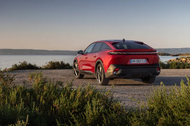 Peugeot 408 2026 PHEV 2