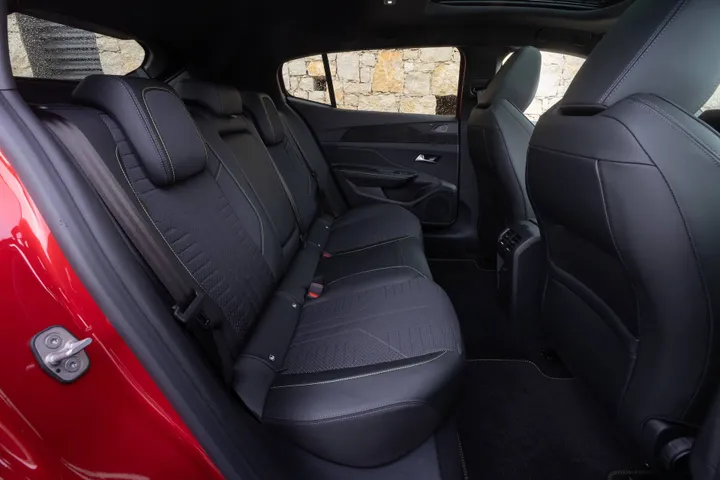 Peugeot 408 2026 PHEV 7