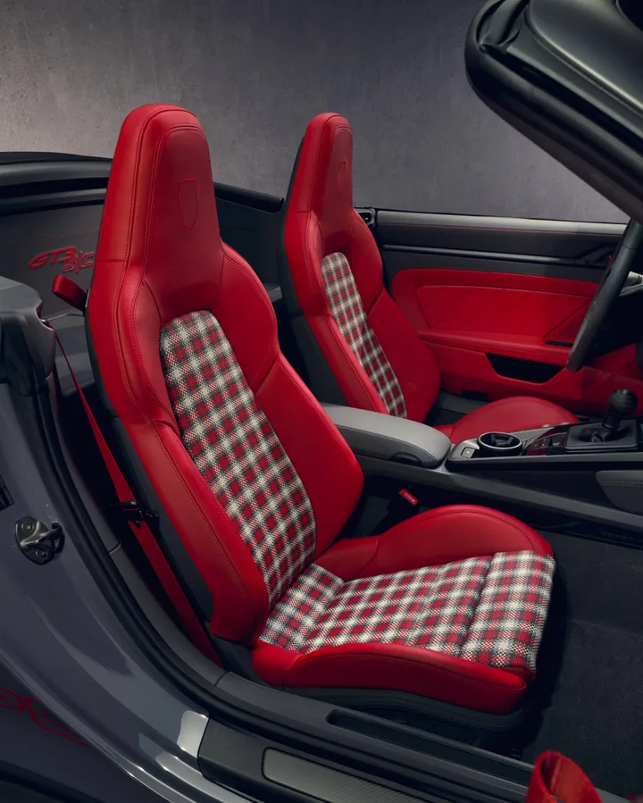 Porsche 911 GT3 S/C di colore rosso interni dei sedili