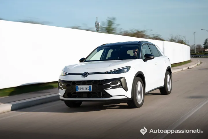 Volkswagen_T-Roc_2026_07