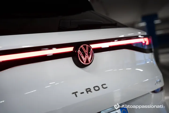 Volkswagen T-Roc 2026 logo posteriore illuminato