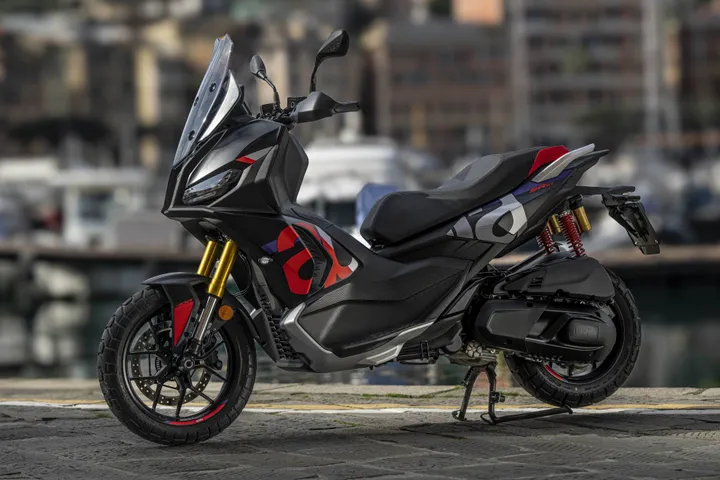 aprilia-sr-gt-400 di laterale