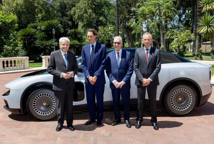 l'alta dirigenza Ferrari in visita al quirinale per mostrare la ferrari luce al presidente Sergio Mattarella