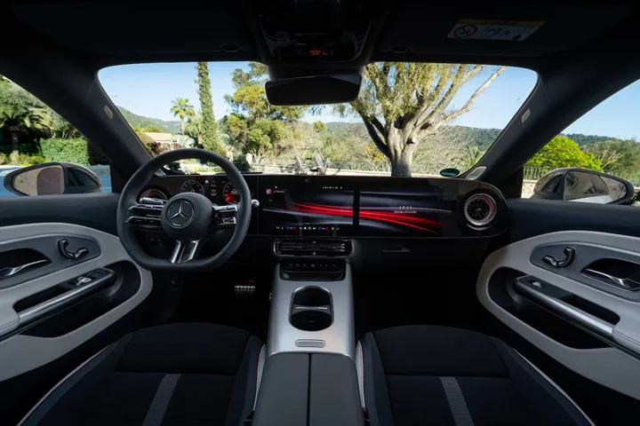l'abitacolo della Mercedes CLA Shooting Brake 2026