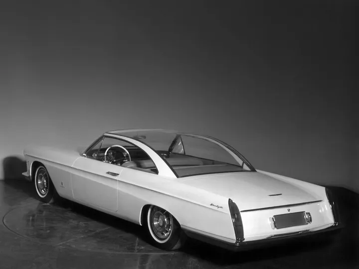 Una foto in bianco e nero della Cadillac Starlight Concept Pininfarina