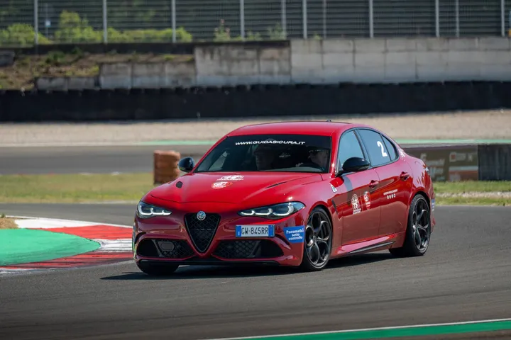 alfa romeo giulia quadrifoglio scuderia de adamich