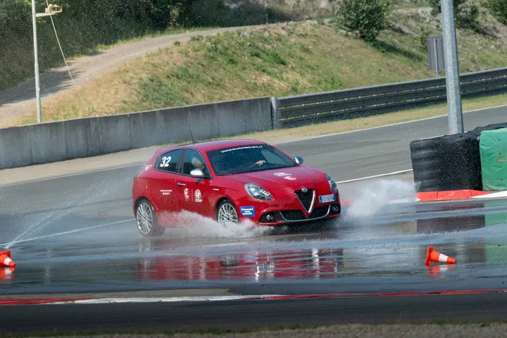alfa romeo giulietta veloce