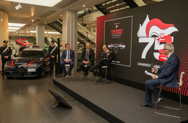 Immagine della presentazione dei Carabinieri e Alfa Romeo