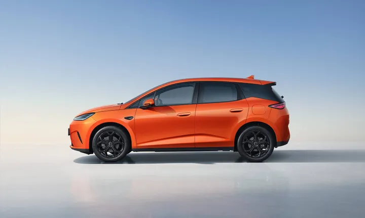 Laterale pieno della BYD DOLPHIN G DM-i