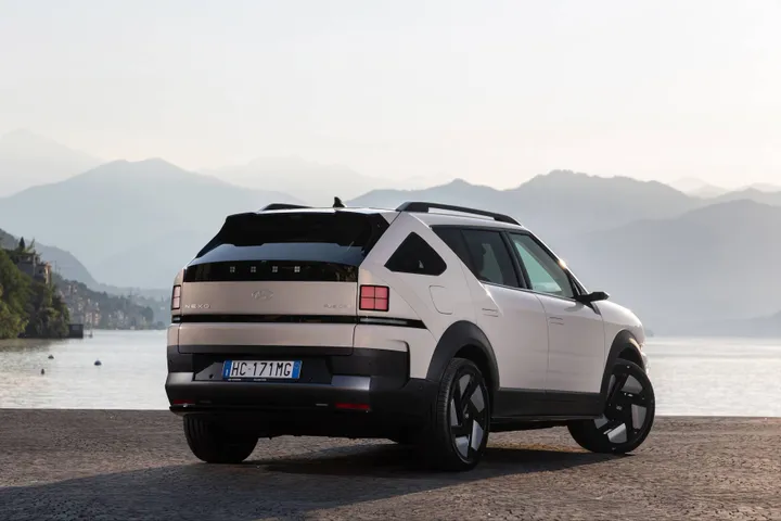 Hyundai Nexo 2026 posteriore