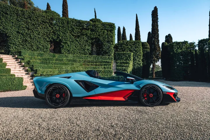 Lamborghini-fenomeno laterale pieno