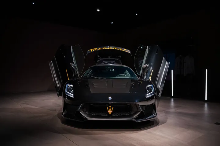Maserati GT2 Stradale Fuoriserie frontale pieno