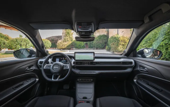 NewJeepAvenger4xe85thanniversary complessiva degli interni