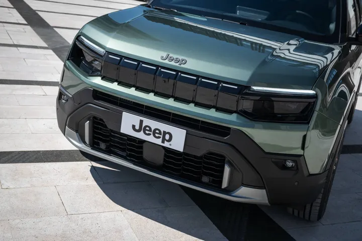 NewJeepAvengerbeve-hybrid frontale dettaglio