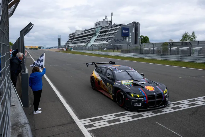 BMW M3 Touring taglia il traguardo alla 24H del Nurburgring 2026