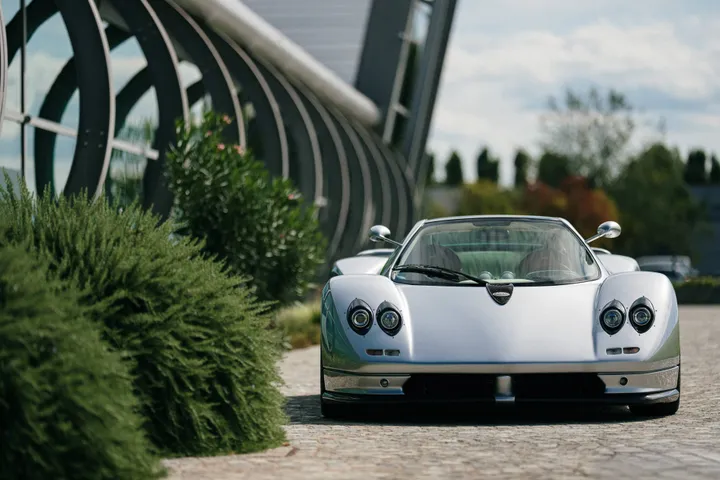 Nell'immagine si vede la Pagani Zonda C12S a Villa d'Este 2026 vista da davanti