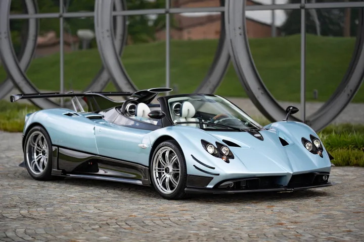 Nell'immagine si vede la Pagani Zonda Cervino al Fuoriconcorso 2026 vista dal lato destro