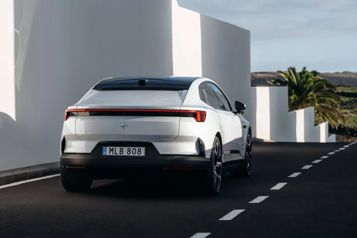 Polestar 4 coupé in sezione posteriore