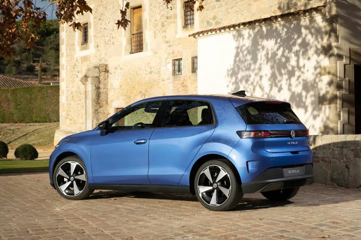 VW ID Polo di colore blu laterale posteriore