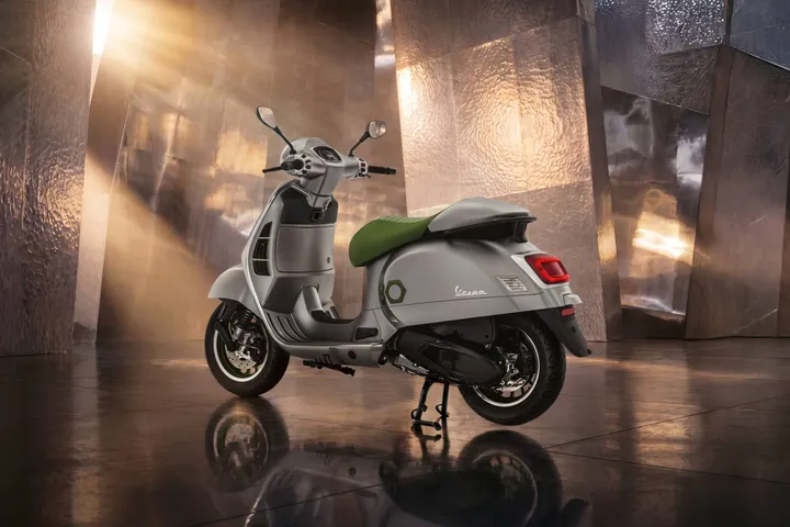 01-vespa-edizione-ottantesimo posteriore