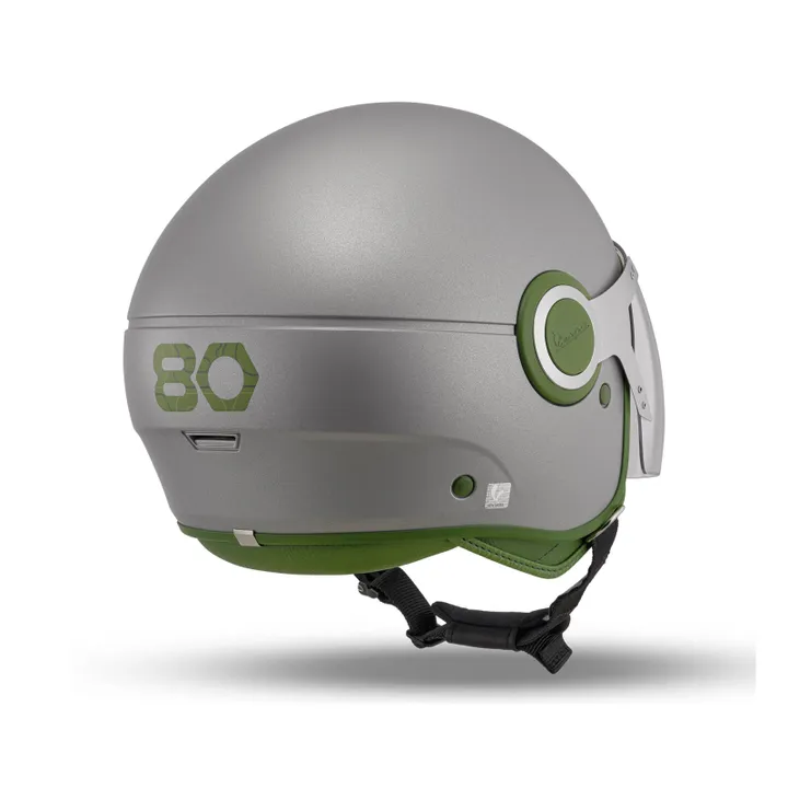 01-vespa-edizione-ottantesimo casco in visione posteriore