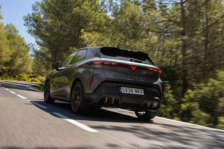 CUPRA Raval Edge Plus posteriore